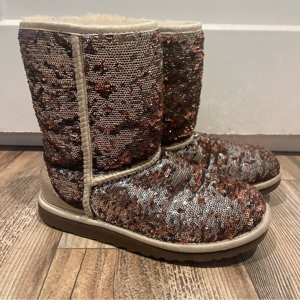 UGG Australia Classic Short Y2K Sequin Sparkle Lined Boots Shoes Women’s 6